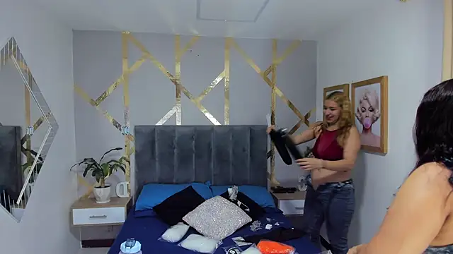 Snapshot of Caroliine_Torres chatting on 10.08.25 Caroliine Torres online show from 10.08.25