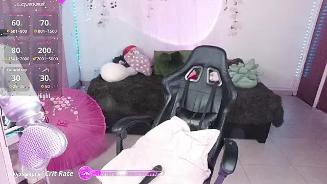 Snapshot of MilkyXSakura chatting on 10.08.25 MilkyXSakura online show from 10.08.25