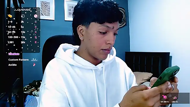 Snapshot of Xander_bonnet1 chatting on 01.28.25 Xander bonnet1 online show from 01.28.25