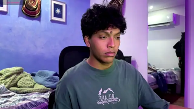 Snapshot of Xander_bonnet1 chatting on 11.29.25 Xander bonnet1 online show from 11.29.25