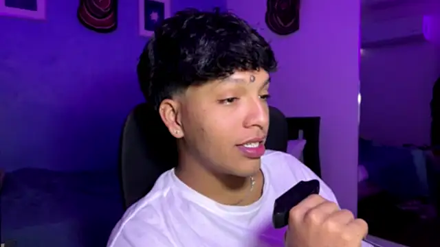 Snapshot of Xander_bonnet1 chatting on 12.04.25 Xander bonnet1 online show from 12.04.25