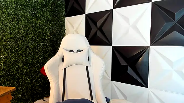 andy bell x online show from 10.29.25