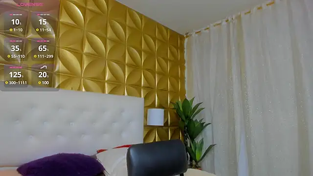 Snapshot of Sara-Smith- chatting on 02.18.25 Sara-Smith- online show from 02.18.25