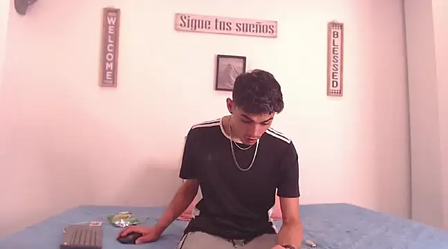 Snapshot of harrytomson_1 chatting on 12.02.24 harrytomson 1 online show from 12.02.24