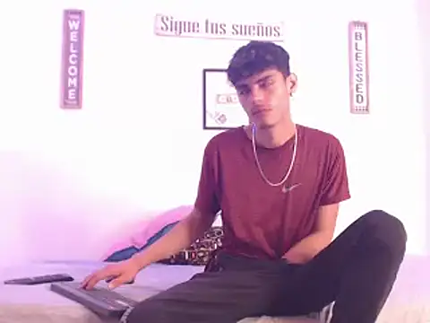 Snapshot of harrytomson_1 chatting on 12.27.24 harrytomson 1 online show from 12.27.24