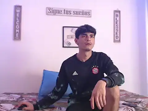 Snapshot of harrytomson_1 chatting on 01.13.25 harrytomson 1 online show from 01.13.25