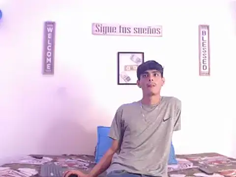 Snapshot of harrytomson_1 chatting on 01.15.25 harrytomson 1 online show from 01.15.25