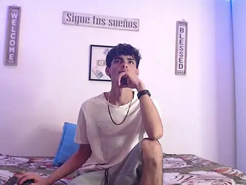 Snapshot of harrytomson_1 chatting on 01.23.25 harrytomson 1 online show from 01.23.25