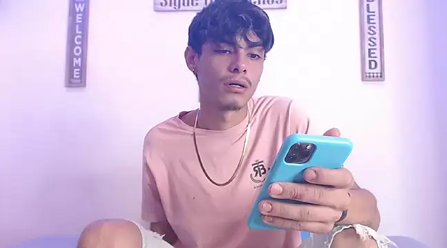 Snapshot of harrytomson_1 chatting on 02.19.25 harrytomson 1 online show from 02.19.25