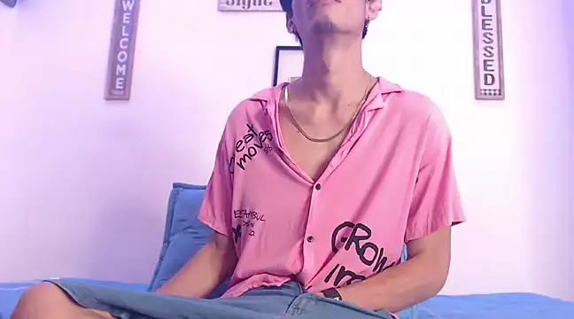 Snapshot of harrytomson_1 chatting on 03.06.25 harrytomson 1 online show from 03.06.25