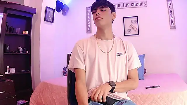 Snapshot of harrytomson_1 chatting on 09.14.25 harrytomson 1 online show from 09.14.25