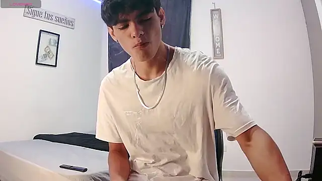 Snapshot of harrytomson_1 chatting on 10.03.25 harrytomson 1 online show from 10.03.25