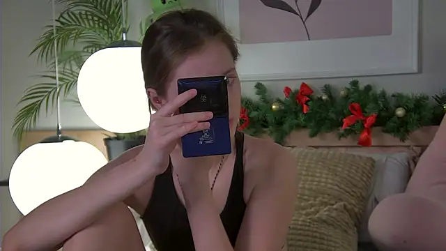 Snapshot of AshleyDouglas chatting on 12.16.24 AshleyDouglas online show from 12.16.24