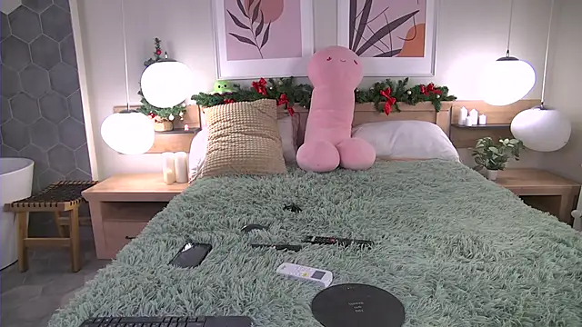 Snapshot of AshleyDouglas chatting on 12.25.24 AshleyDouglas online show from 12.25.24