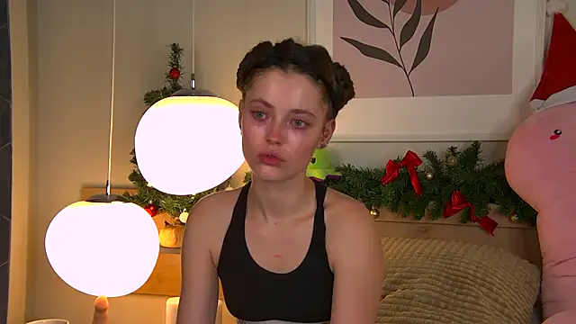 Snapshot of AshleyDouglas chatting on 12.30.24 AshleyDouglas online show from 12.30.24