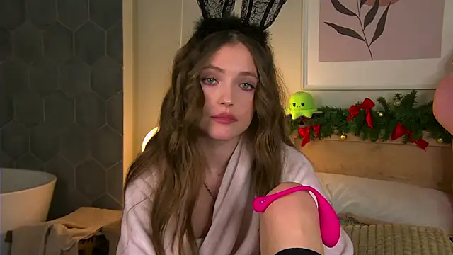 Snapshot of AshleyDouglas chatting on 12.30.24 AshleyDouglas online show from 12.30.24