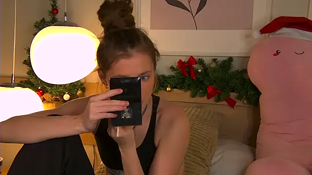 Snapshot of AshleyDouglas chatting on 01.03.25 AshleyDouglas online show from 01.03.25