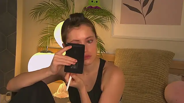 Snapshot of AshleyDouglas chatting on 02.07.25 AshleyDouglas online show from 02.07.25