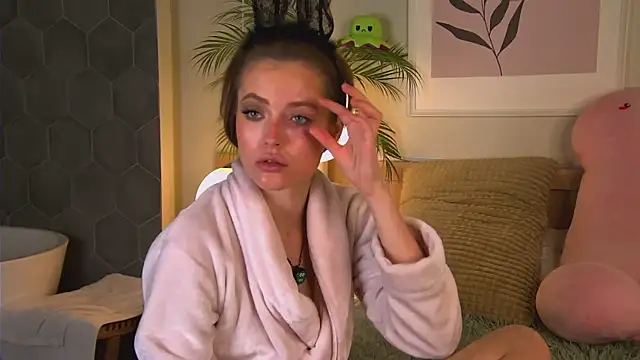 Snapshot of AshleyDouglas chatting on 02.19.25 AshleyDouglas online show from 02.19.25