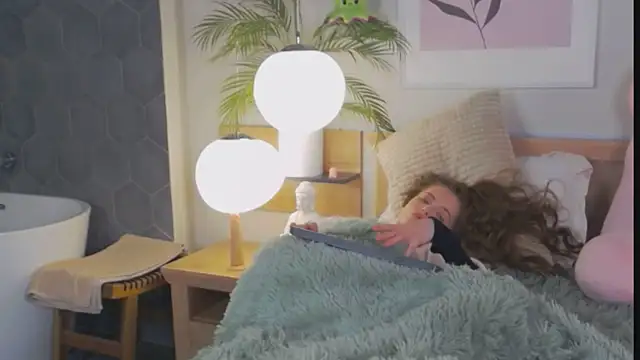 Snapshot of AshleyDouglas chatting on 03.07.25 AshleyDouglas online show from 03.07.25