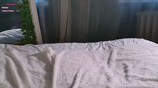 SunnyRisha online show from 09.28.25