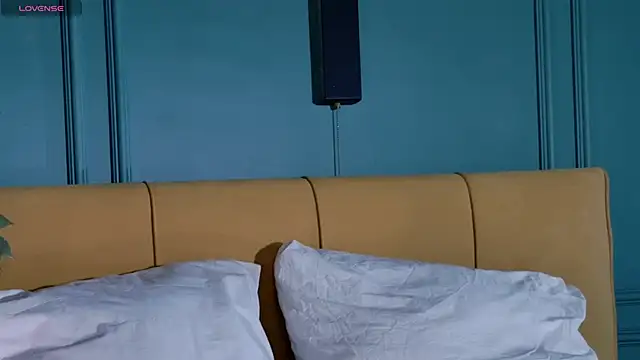 SunnyRisha online show from 10.11.25