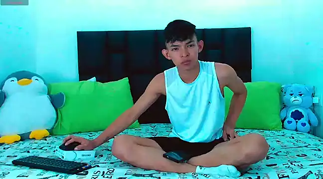 Snapshot of Tonny_twink_ chatting on 02.06.25 Tonny twink  online show from 02.06.25