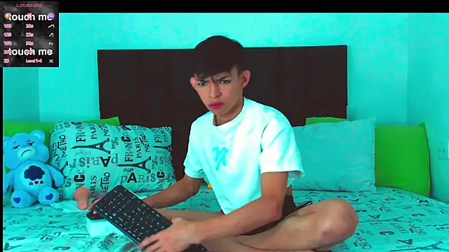 Snapshot of Tonny_twink_ chatting on 02.16.25 Tonny twink  online show from 02.16.25