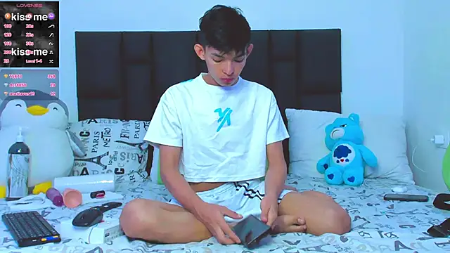 Snapshot of Tonny_twink_ chatting on 02.23.25 Tonny twink  online show from 02.23.25