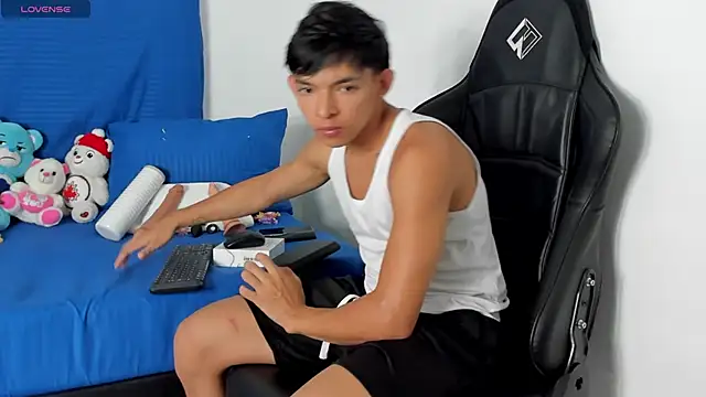 Tonny twink  online show from 04.20.26