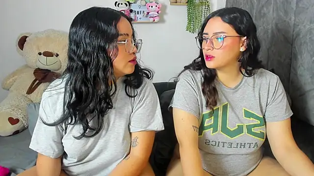 Snapshot of maddie-and-chelsea- chatting on 10.26.25 maddie-and-chelsea- online show from 10.26.25