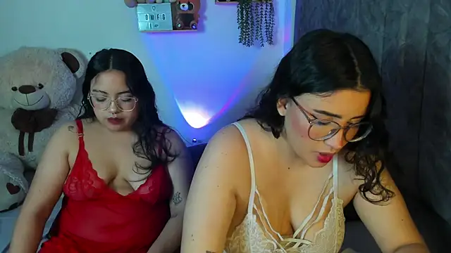 Snapshot of maddie-and-chelsea- chatting on 11.18.25 maddie-and-chelsea- online show from 11.18.25