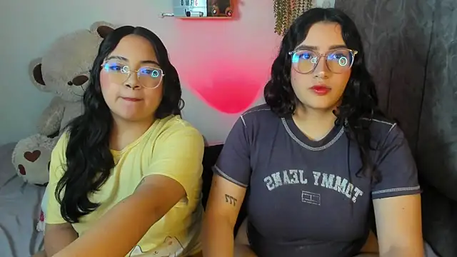 Snapshot of maddie-and-chelsea- chatting on 11.29.25 maddie-and-chelsea- online show from 11.29.25