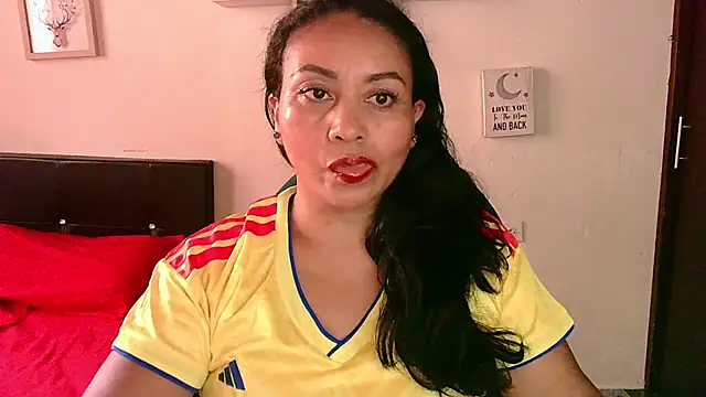 Snapshot of zaray_bella chatting on 06.23.26 zaray bella online show from 06.23.26