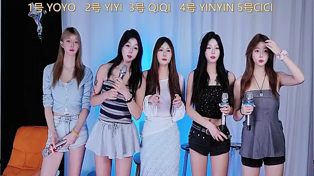 Snapshot of love_18_ chatting on 09.17.25 love 18 online show from 09.17.25