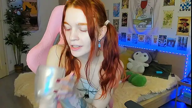 Snapshot of Sunny_Elly chatting on 02.10.25 Sunny Elly online show from 02.10.25