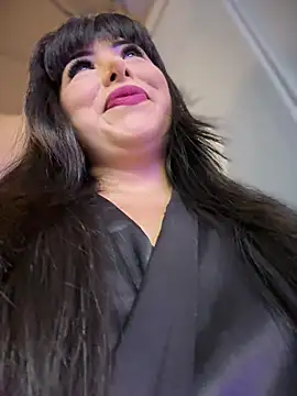 Snapshot of Alexa_Miss chatting on 10.24.25 Alexa Miss online show from 10.24.25