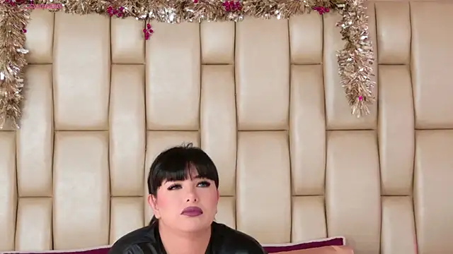 Snapshot of Alexa_Miss chatting on 11.30.25 Alexa Miss online show from 11.30.25