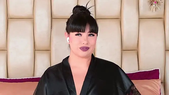 Snapshot of Alexa_Miss chatting on 12.13.25 Alexa Miss online show from 12.13.25