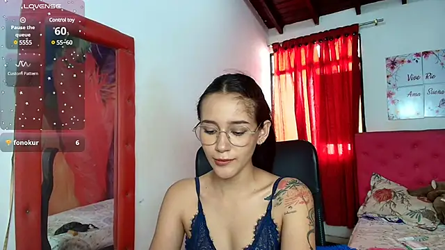 Snapshot of miley_blue_ chatting on 03.08.25 miley blue online show from 03.08.25