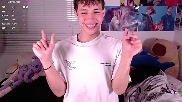 Snapshot of angel_bless19 chatting on 01.22.25 angel bless19 online show from 01.22.25