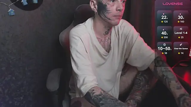 Snapshot of lonelycrystal chatting on 12.17.24 lonelycrystal online show from 12.17.24