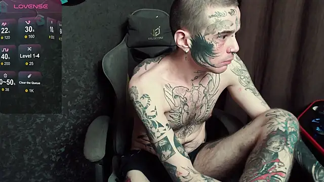 Snapshot of lonelycrystal chatting on 10.01.25 lonelycrystal online show from 10.01.25