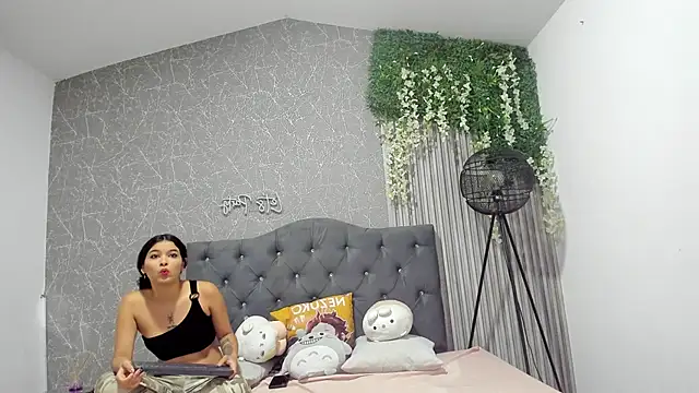 Snapshot of JustiinJazmin chatting on 02.11.25 JustiinJazmin online show from 02.11.25