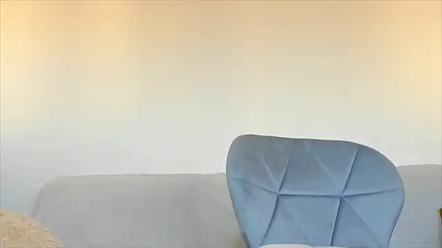 Snapshot of hornyemma__ chatting on 12.18.24 hornyemma online show from 12.18.24
