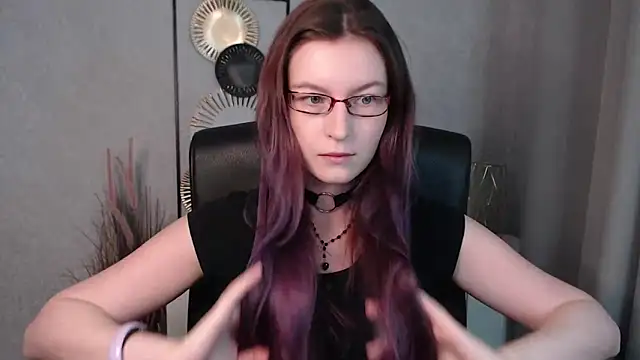 emmaxDelight online show from 12.10.24