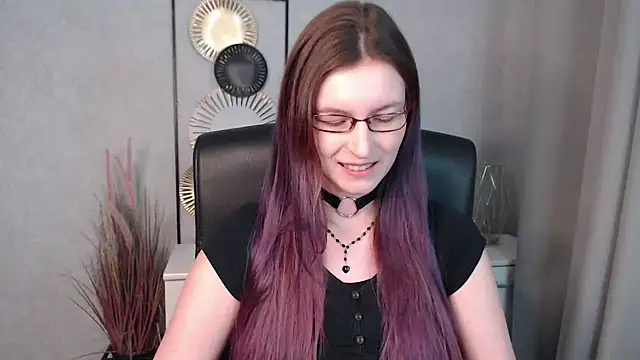 emmaxDelight online show from 12.10.24