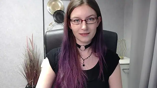 emmaxDelight online show from 12.12.24