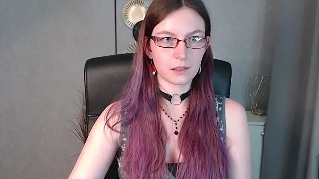 emmaxDelight online show from 12.18.24