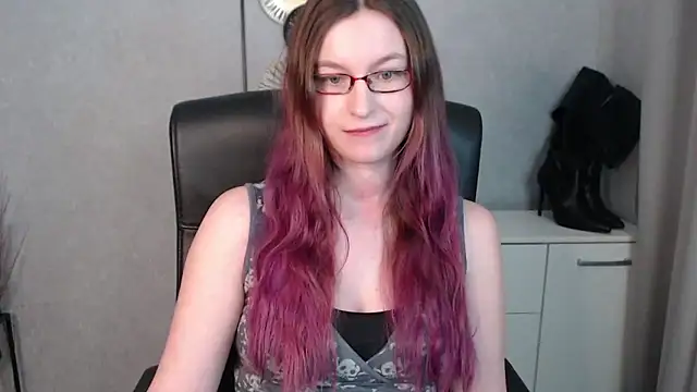 emmaxDelight online show from 02.05.25